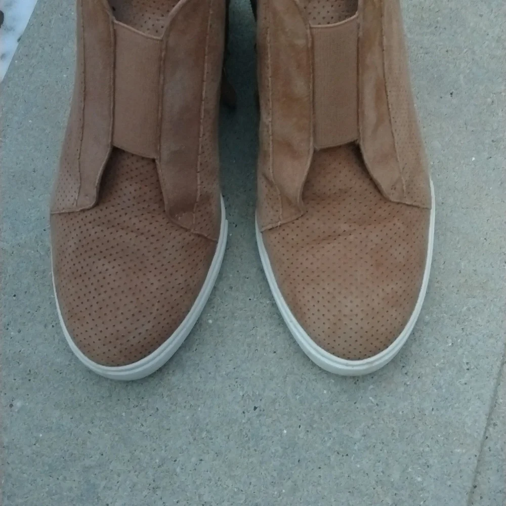 PAOLO FELICIA WEDGE SNEAKER Tan Suede size 9